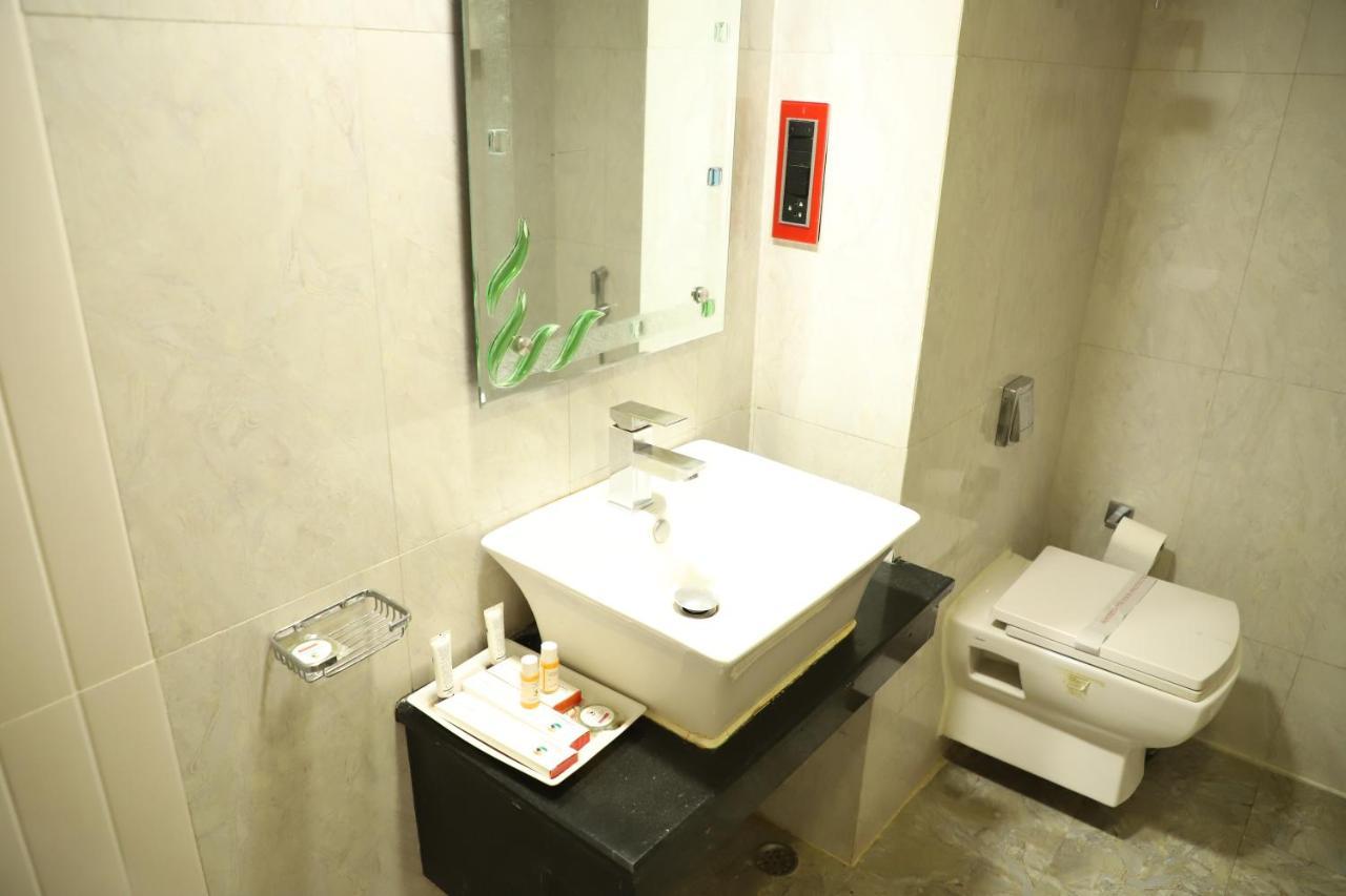 Republic Hotel パトナー エクステリア 写真