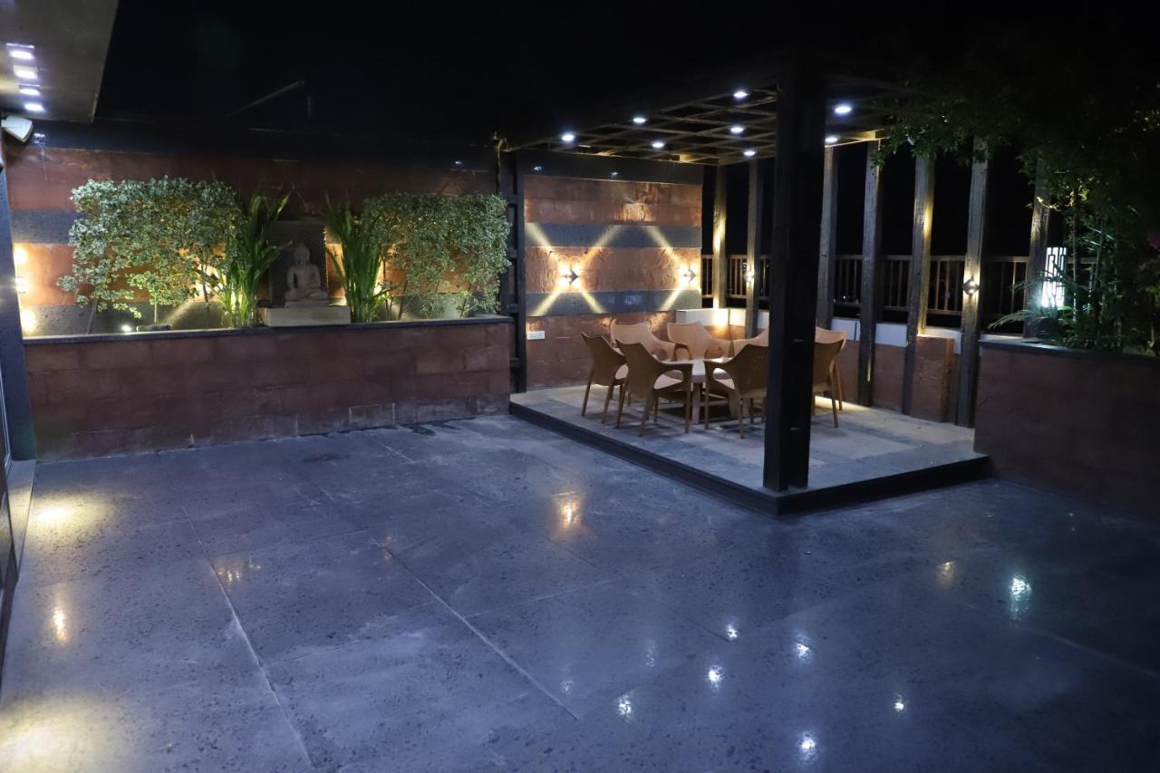 Republic Hotel パトナー エクステリア 写真